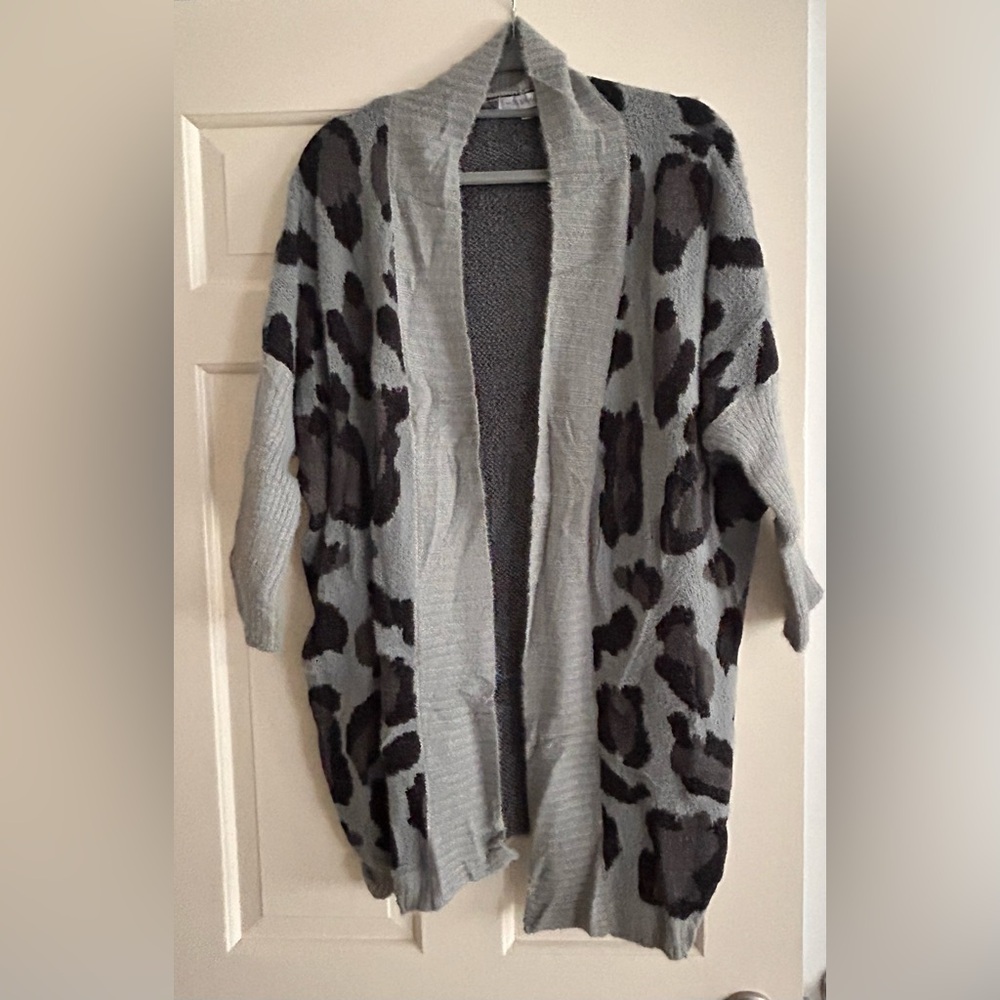 Elegant Gray and Black Leopard Print Cardigan NWOT